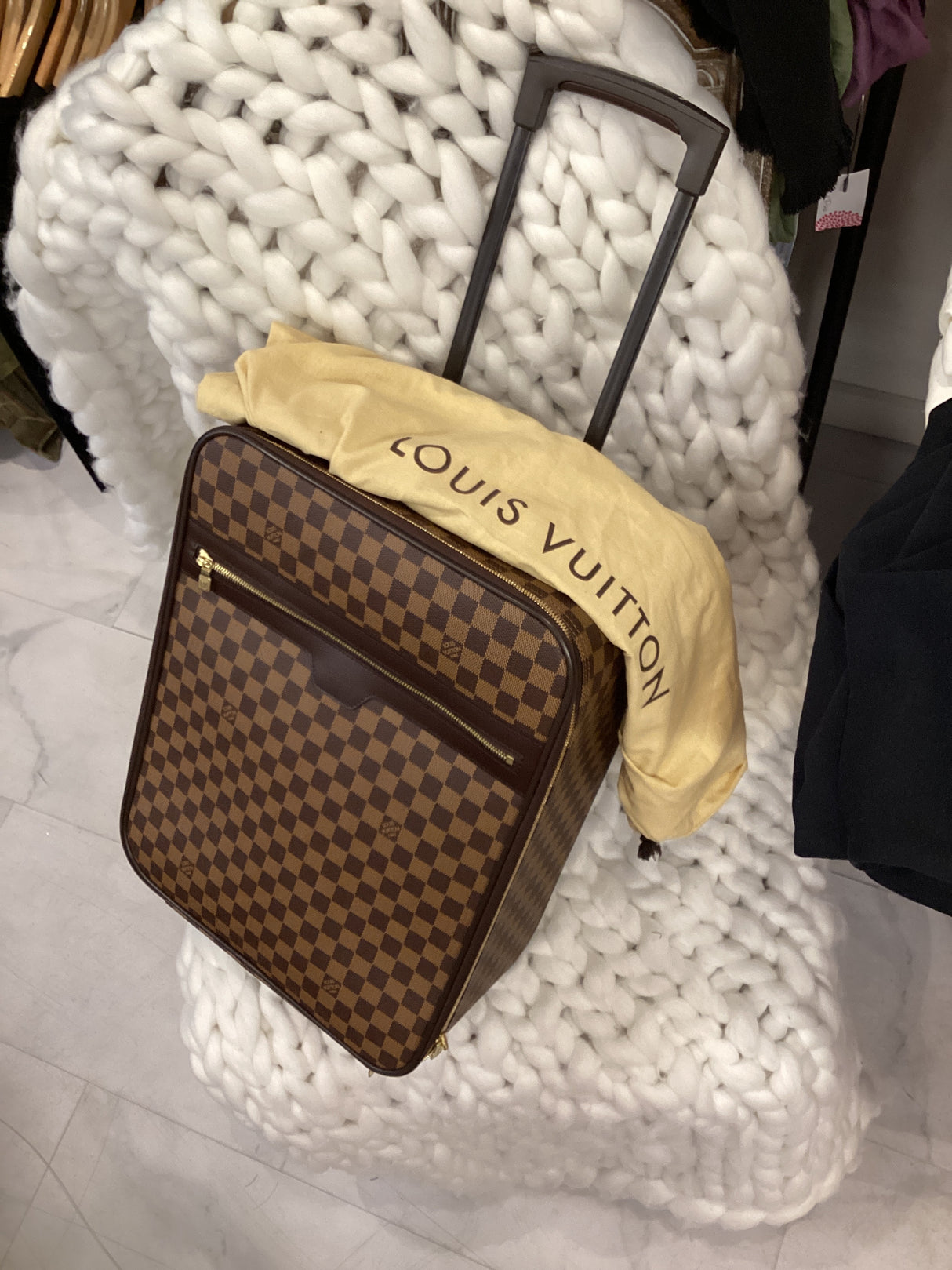 Louis Vuitton Pegase Internal 930579