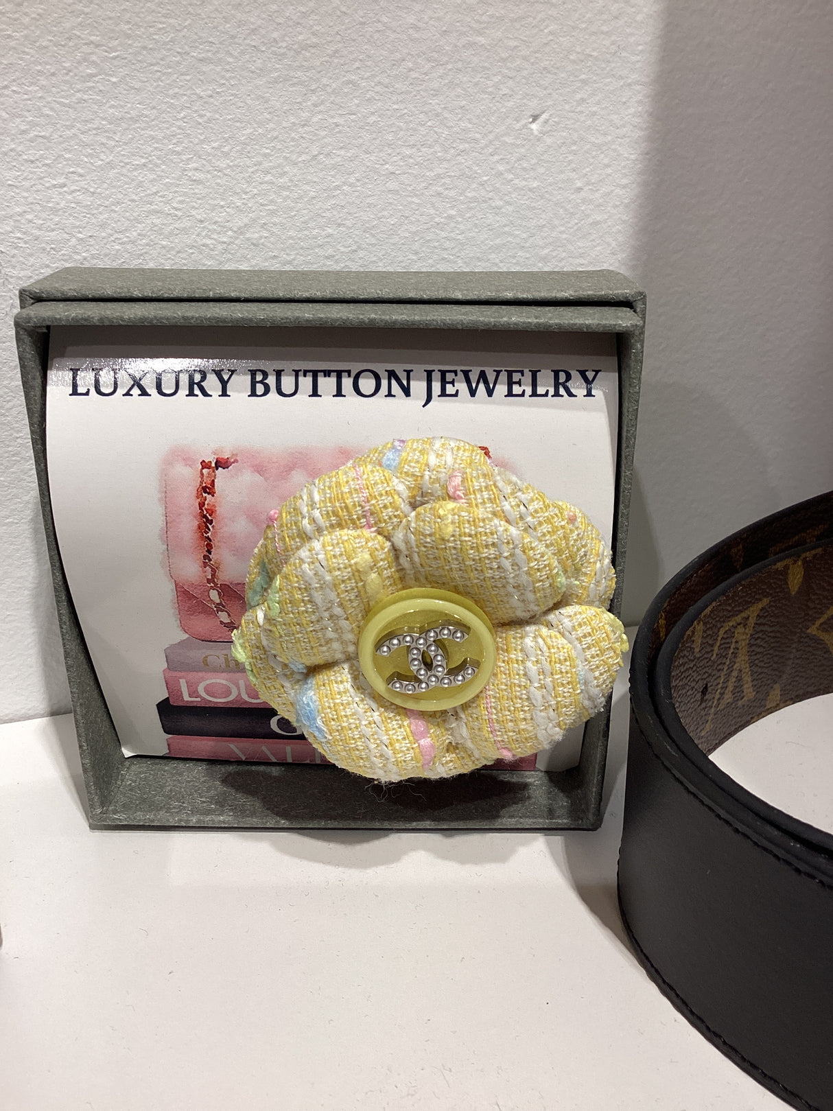26-O brooch/Hair clips