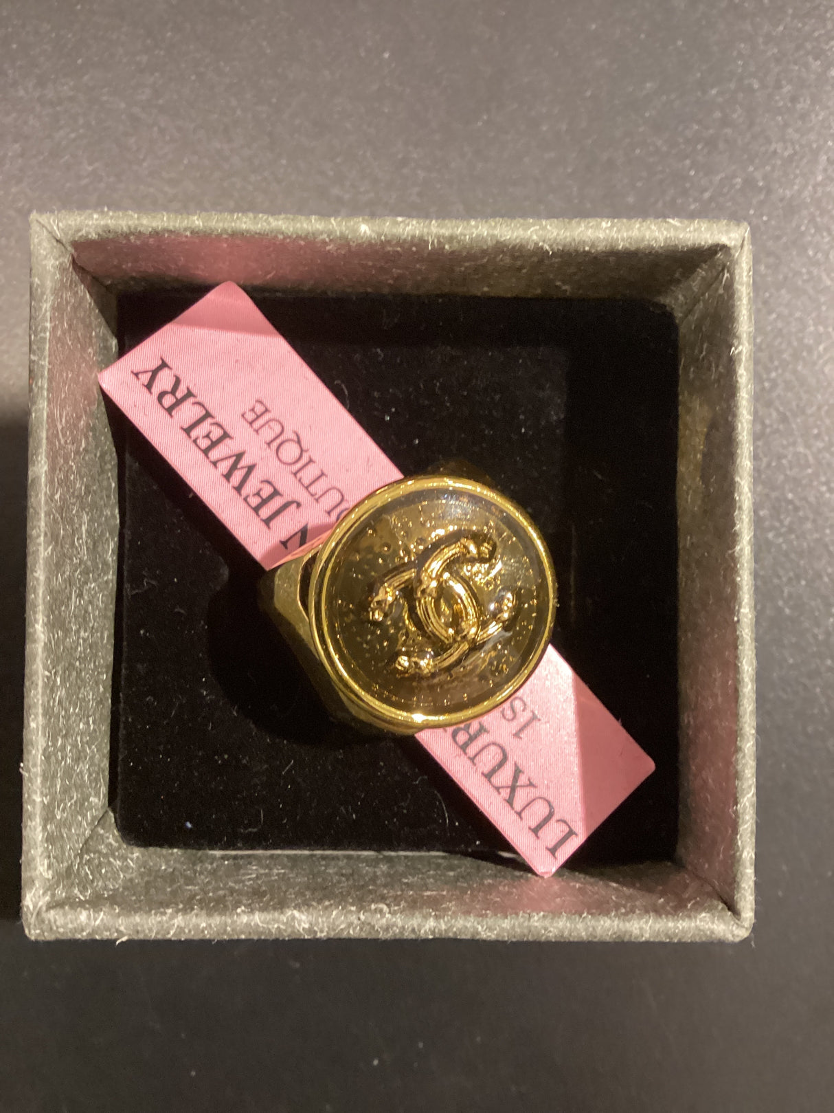 22Q RING C BUTTON ANTIQUE GOLD