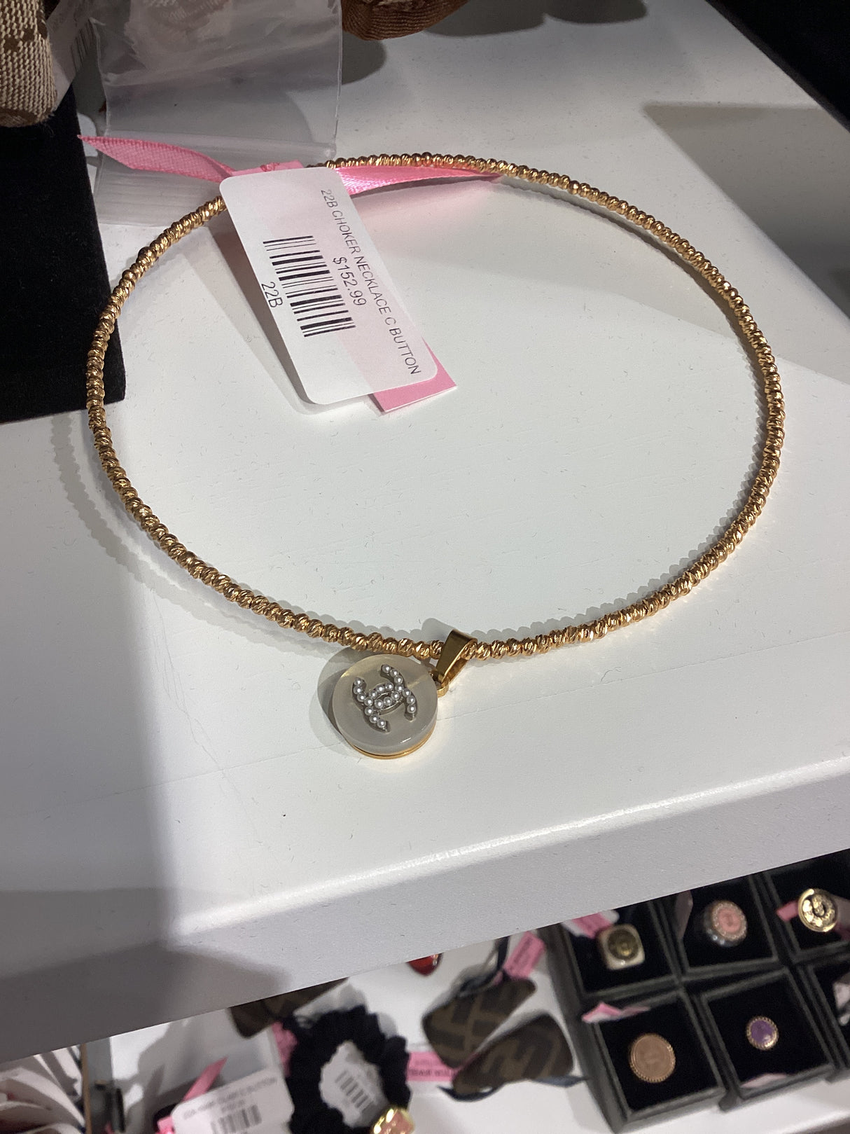 22B CHOKER NECKLACE C BUTTON