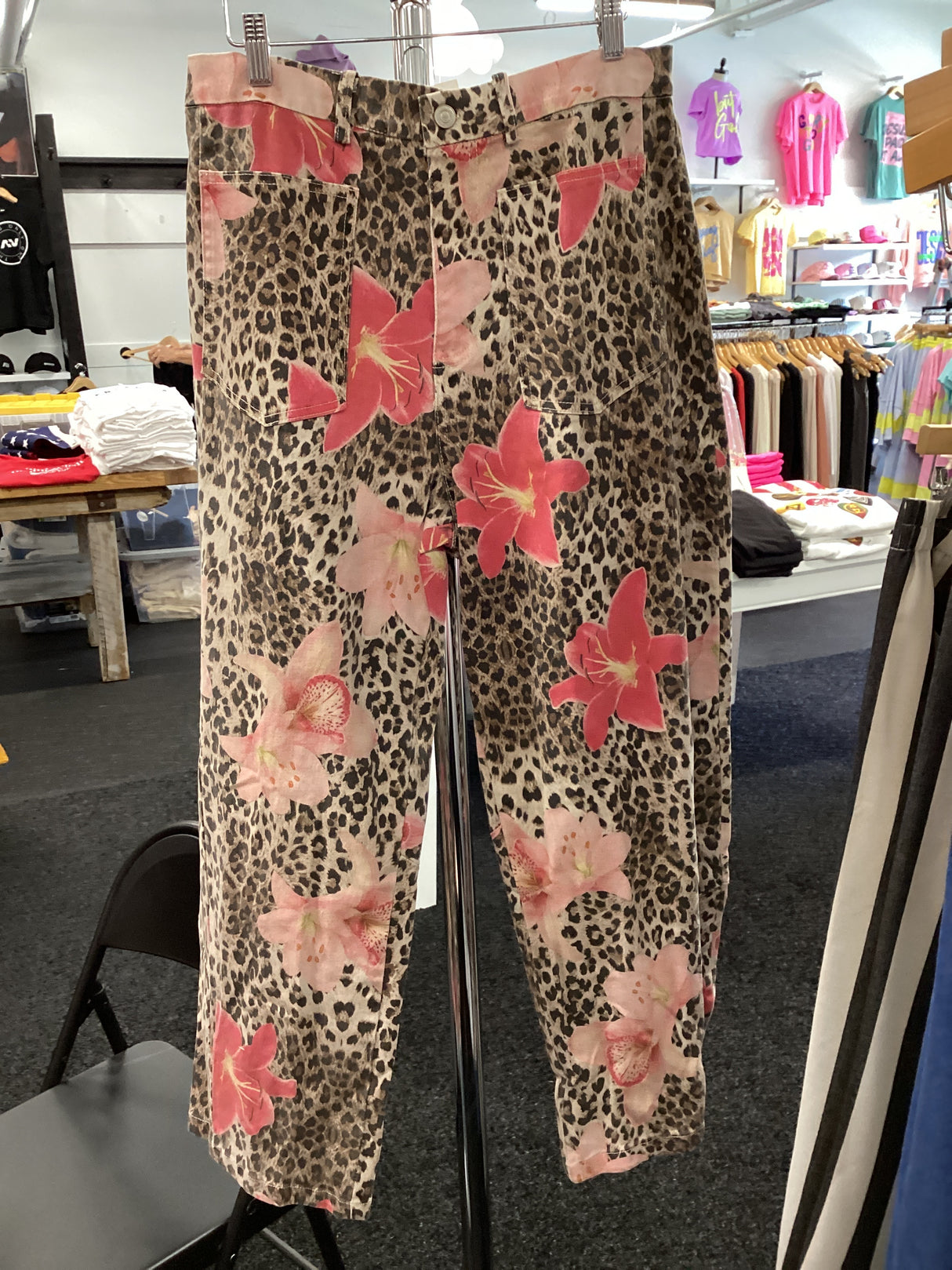 DP52083A Leopard Floral Pants