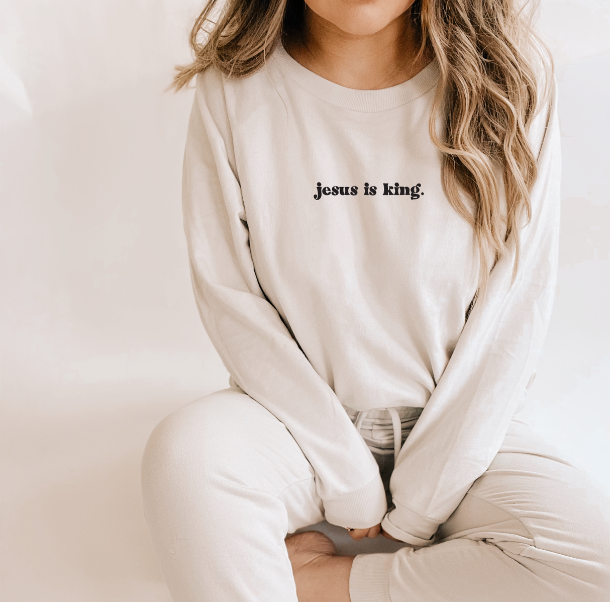 jesus is king - Long Sleeved Tee